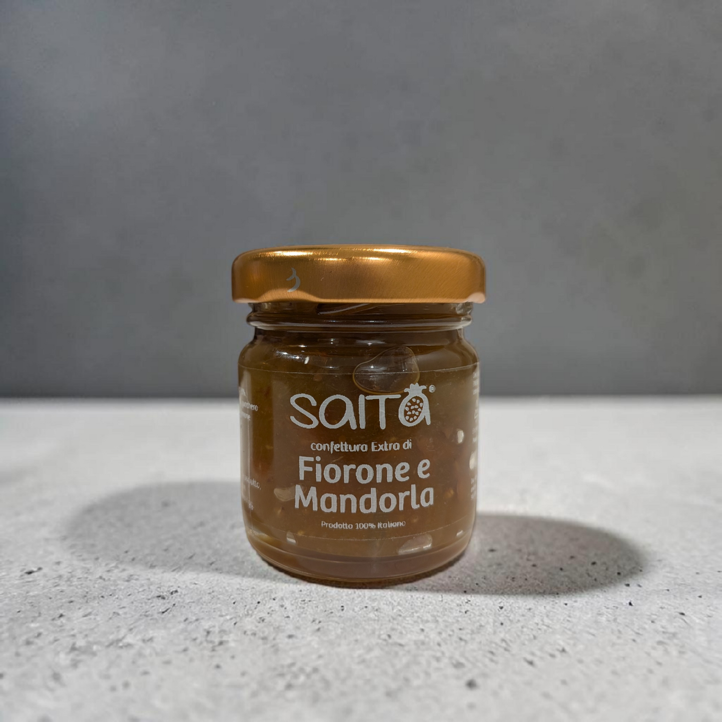Jar of Saita Fiorone e Mandorla on a gray background